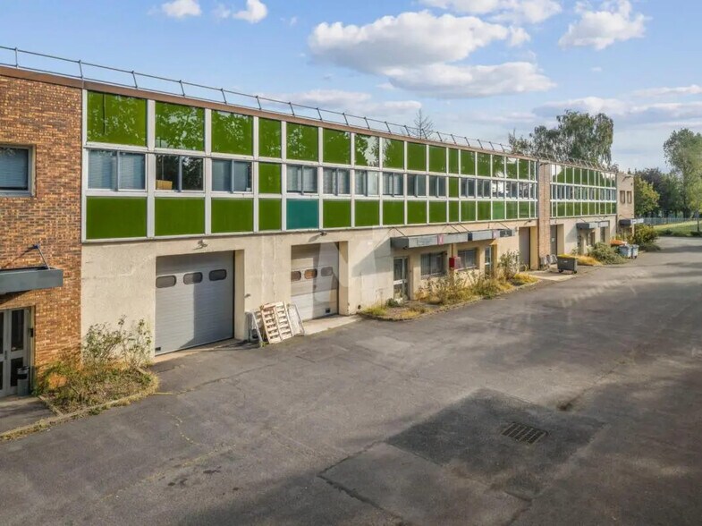 Local d’activités dans Les Ulis à louer - Photo de l’immeuble – Image 3 sur 6