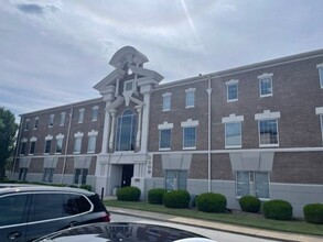 9400 Williamsburg Plaza, Louisville, KY à louer Photo de l’immeuble– Image 1 sur 1