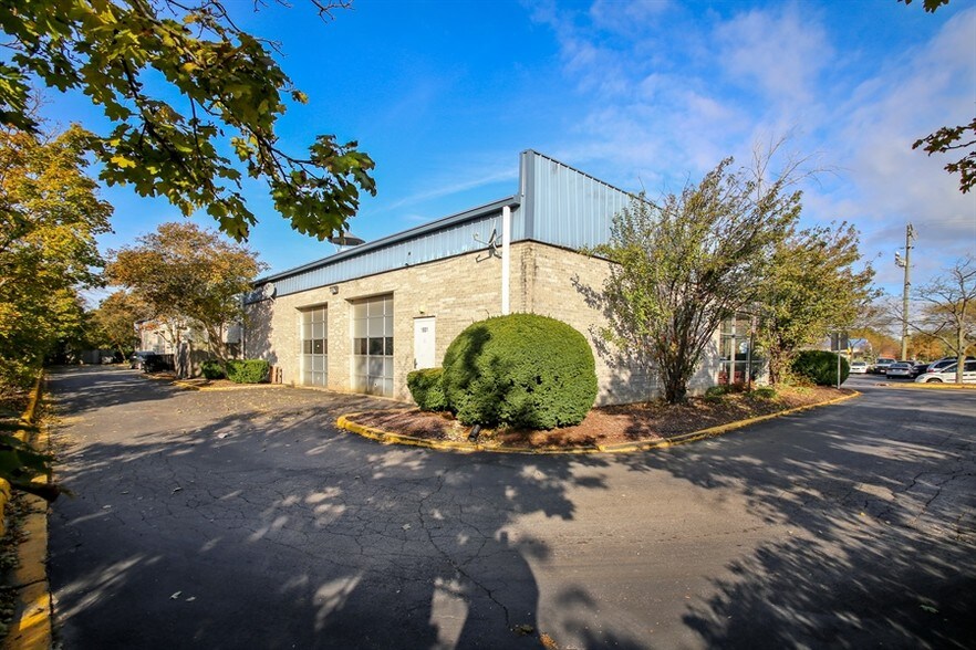 1801-1811 W Wise Rd, Schaumburg, IL à vendre - Photo de l’immeuble – Image 2 sur 6