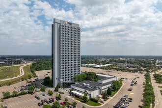 755 W Big Beaver Rd, Troy, MI - Vue aérienne  vue de carte - Image1