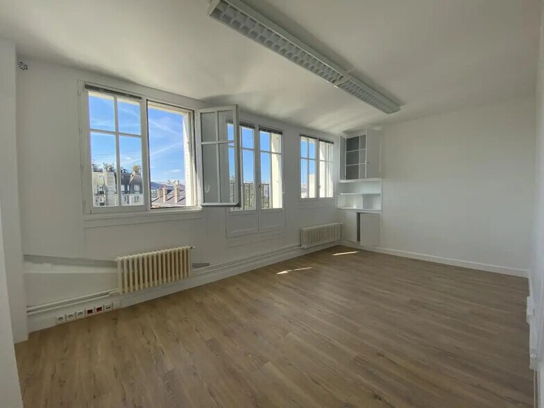 Bureau dans Paris à louer - Photo de l’immeuble – Image 1 sur 7