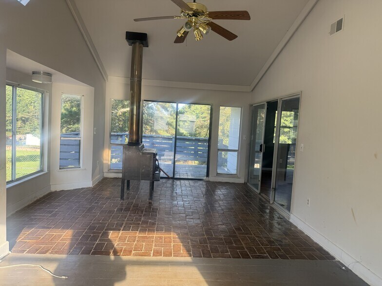 115 Commerce Dr, Stockbridge, GA à louer - Photo de l’immeuble – Image 3 sur 10