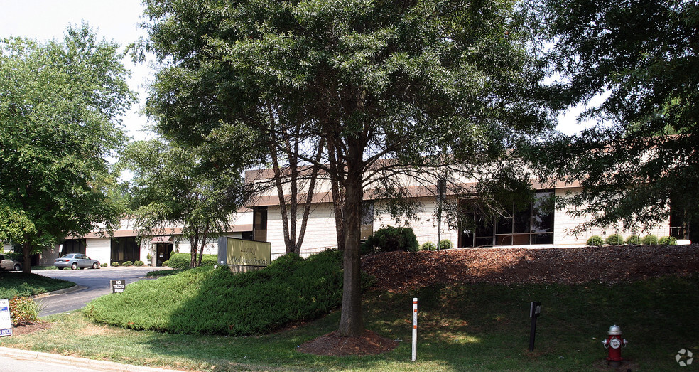 3001 Spring Forest Rd, Raleigh, NC à vendre - Photo de l’immeuble – Image 2 sur 7