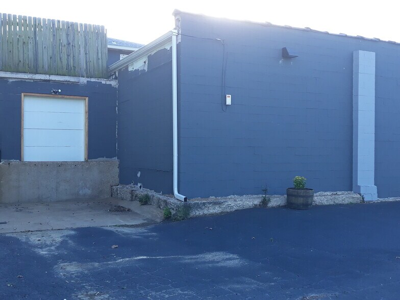 834 Lemay Ferry Rd, Saint Louis, MO à louer - Photo de l’immeuble – Image 2 sur 9