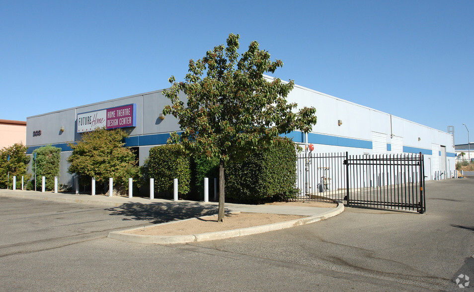 303 W Bedford Ave, Fresno, CA à louer - Photo de l’immeuble – Image 3 sur 5