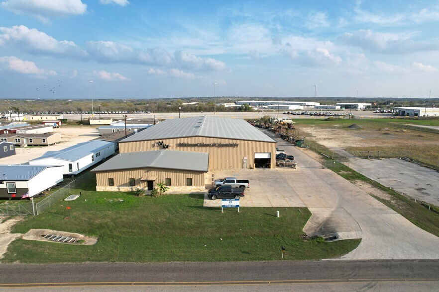 19940 I-37, Elmendorf, TX à vendre - Photo de l’immeuble – Image 2 sur 10