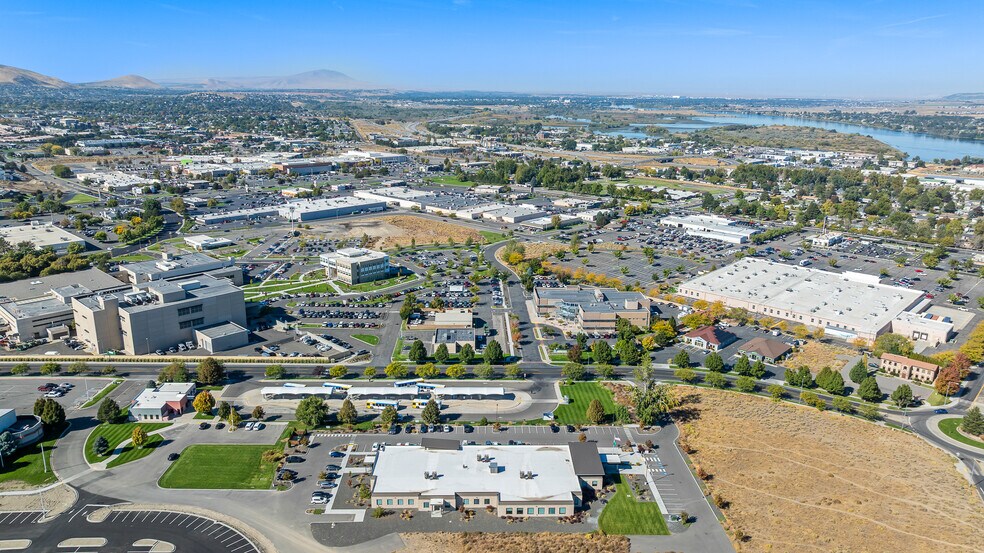 7113 W Okanogan Pl, Kennewick, WA à vendre - Photo de l’immeuble – Image 3 sur 4