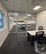 5743 Byrne Rd, Burnaby, BC à louer Photo intérieure– Image 2 sur 7