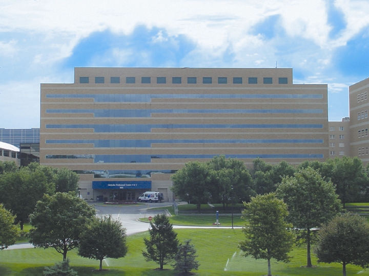 1801 N Senate Blvd, Indianapolis, IN à louer - Photo de l’immeuble – Image 1 sur 2