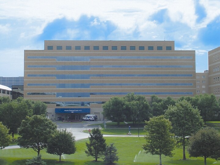 1801 N Senate Blvd, Indianapolis, IN à louer - Photo de l’immeuble – Image 2 sur 2