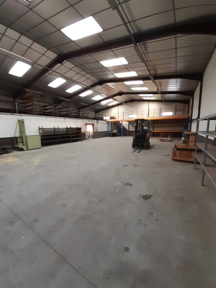 Industriel/Logistique dans Saint-Genis-Laval à vendre - Photo intérieure – Image 2 sur 4