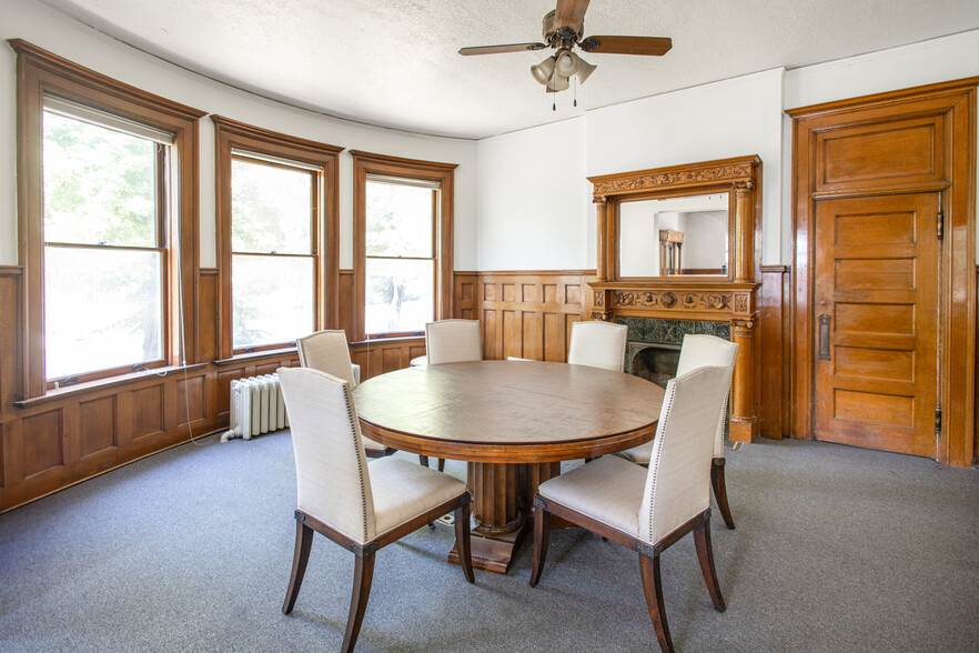 731 E South Temple, Salt Lake City, UT à louer - Photo de l’immeuble – Image 3 sur 11