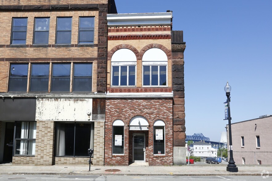 162 N Main St, Fall River, MA à vendre - Photo de l’immeuble – Image 3 sur 4