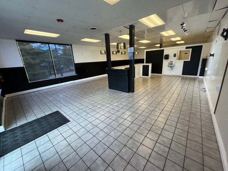 9 Cedar Swamp Rd, Smithfield, RI à louer - Photo de l’immeuble – Image 3 sur 7