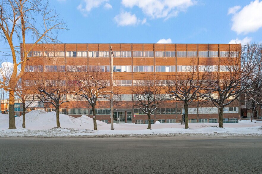 350 Rue De Louvain O, Montréal, QC à louer - Photo de l’immeuble – Image 1 sur 2