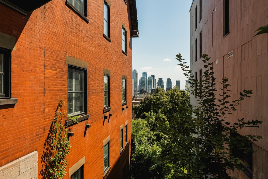 1290 Av Des Pins O, Montréal, QC à vendre - Photo de l’immeuble – Image 3 sur 15