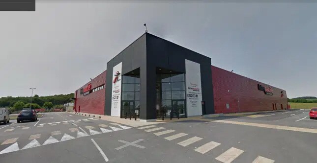 Local commercial dans Saint-Étienne-au-Mont à louer - Photo de l’immeuble – Image 1 sur 1
