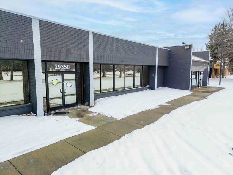 29330-29350 Stephenson Hwy, Madison Heights, MI à louer - Photo de l’immeuble – Image 3 sur 14