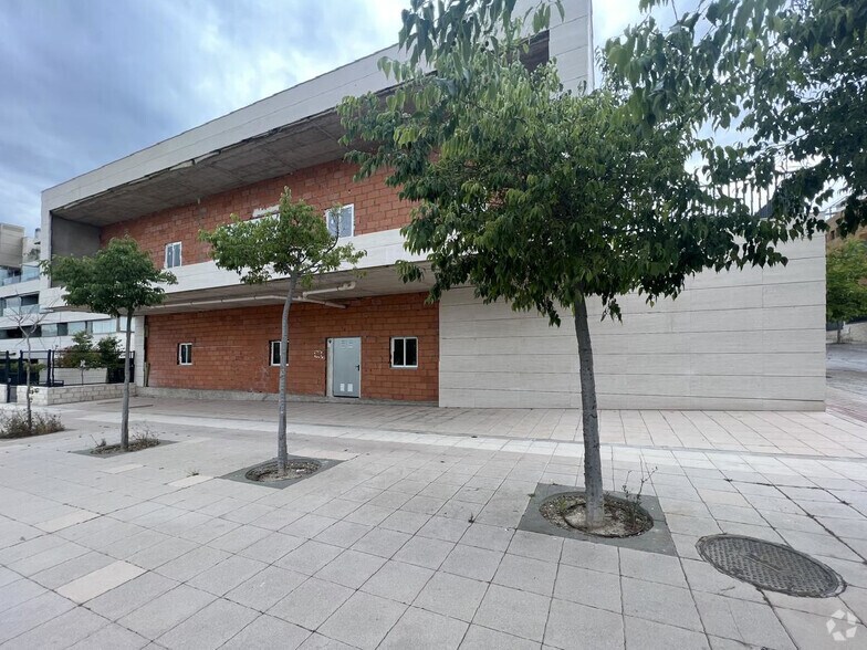 Local commercial dans San Sebastián de los Reyes, Madrid à vendre - Photo de l’immeuble – Image 3 sur 21