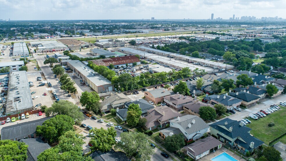 9325 Harwin Dr, Houston, TX à vendre - Photo de l’immeuble – Image 3 sur 4