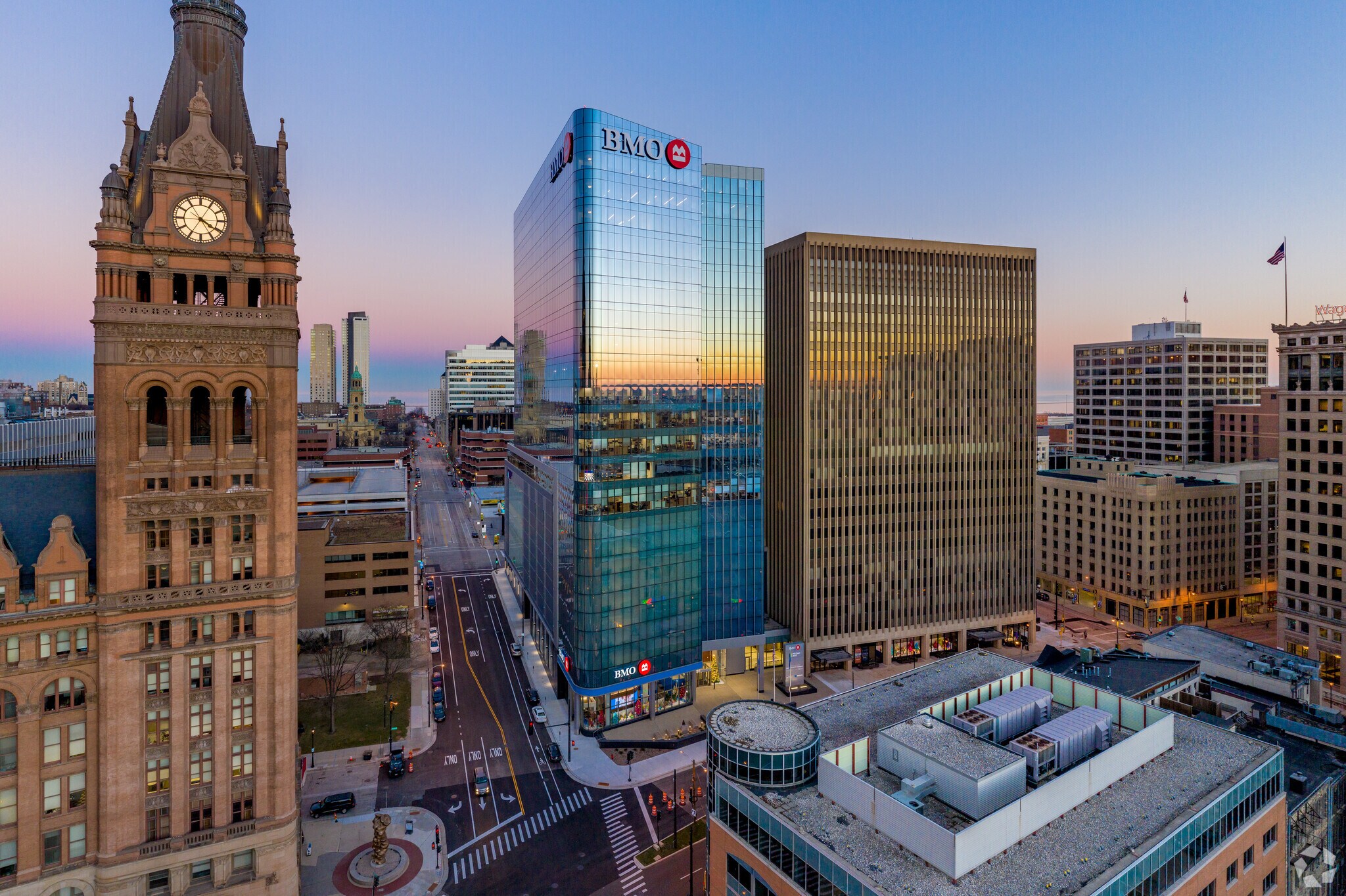 790 N Water St, Milwaukee, WI à louer Photo principale– Image 1 sur 40