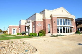 Plus de détails pour 1065-1067 N Center Point Rd, Hiawatha, IA - Bureau à vendre