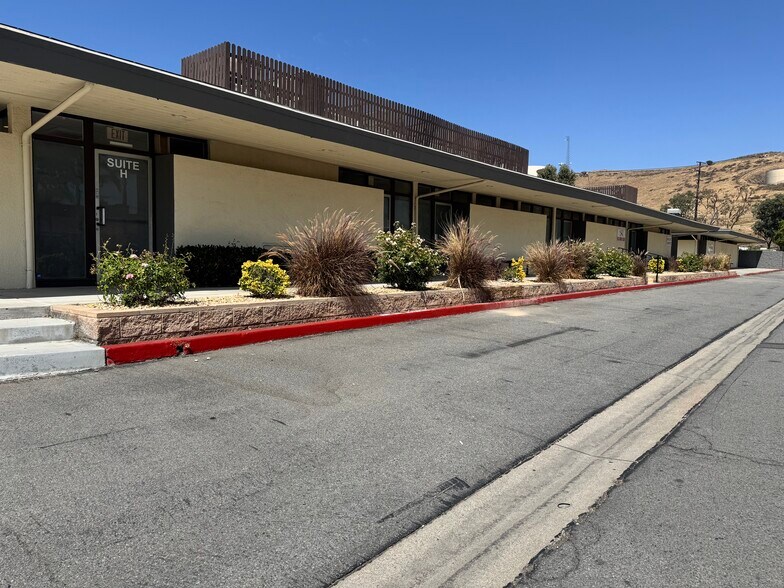 10241-10251 Country Club Dr, Jurupa Valley, CA à louer - Photo de l’immeuble – Image 3 sur 5