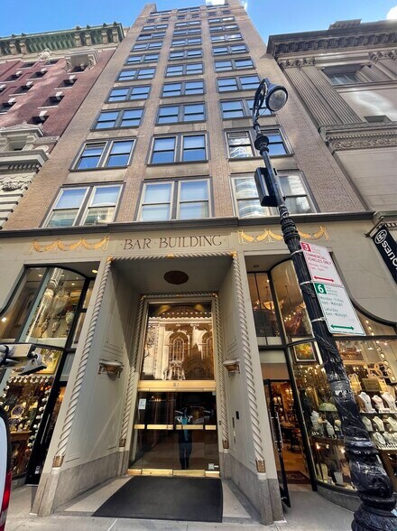 34-36 W 44th St, New York, NY à louer - Photo de l’immeuble – Image 3 sur 4