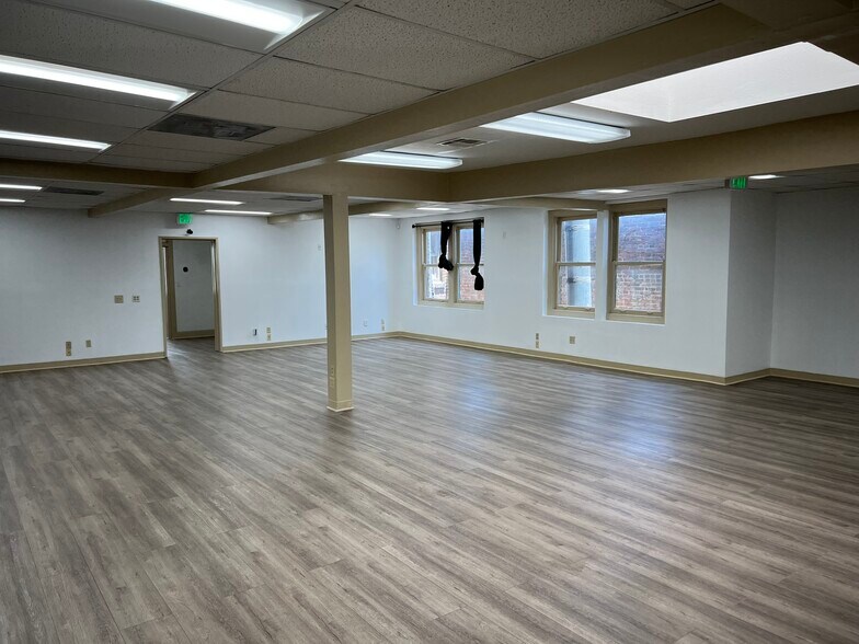 925-927 E Colorado Blvd, Pasadena, CA à louer - Photo de l’immeuble – Image 3 sur 12