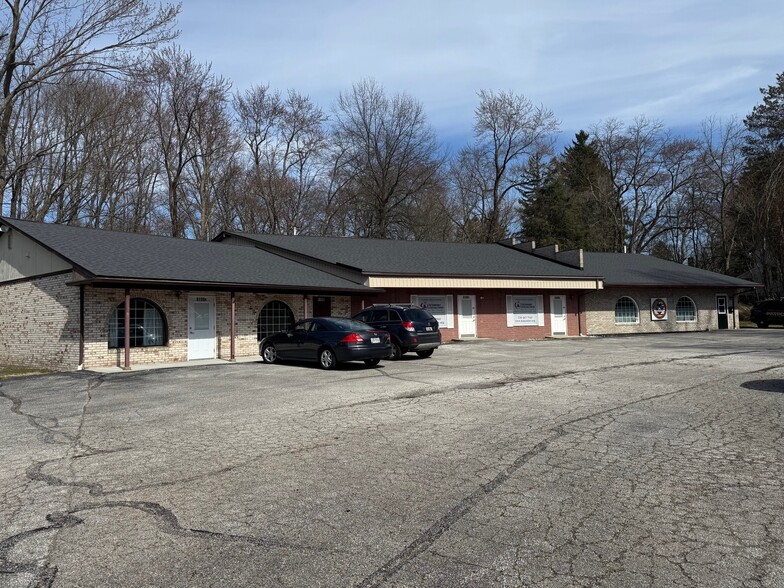 9199 Olde Eight Rd, Northfield, OH à louer - Photo de l’immeuble – Image 1 sur 9