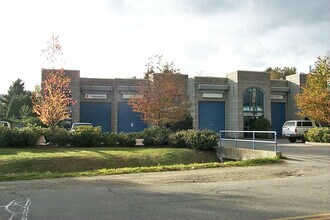 1921 Broadway St, Port Coquitlam, BC à louer Photo de l’immeuble– Image 1 sur 3