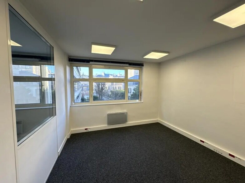 171 Ter Avenue Charles De Gaulle, Neuilly-sur-Seine à louer - Photo de l’immeuble – Image 3 sur 7