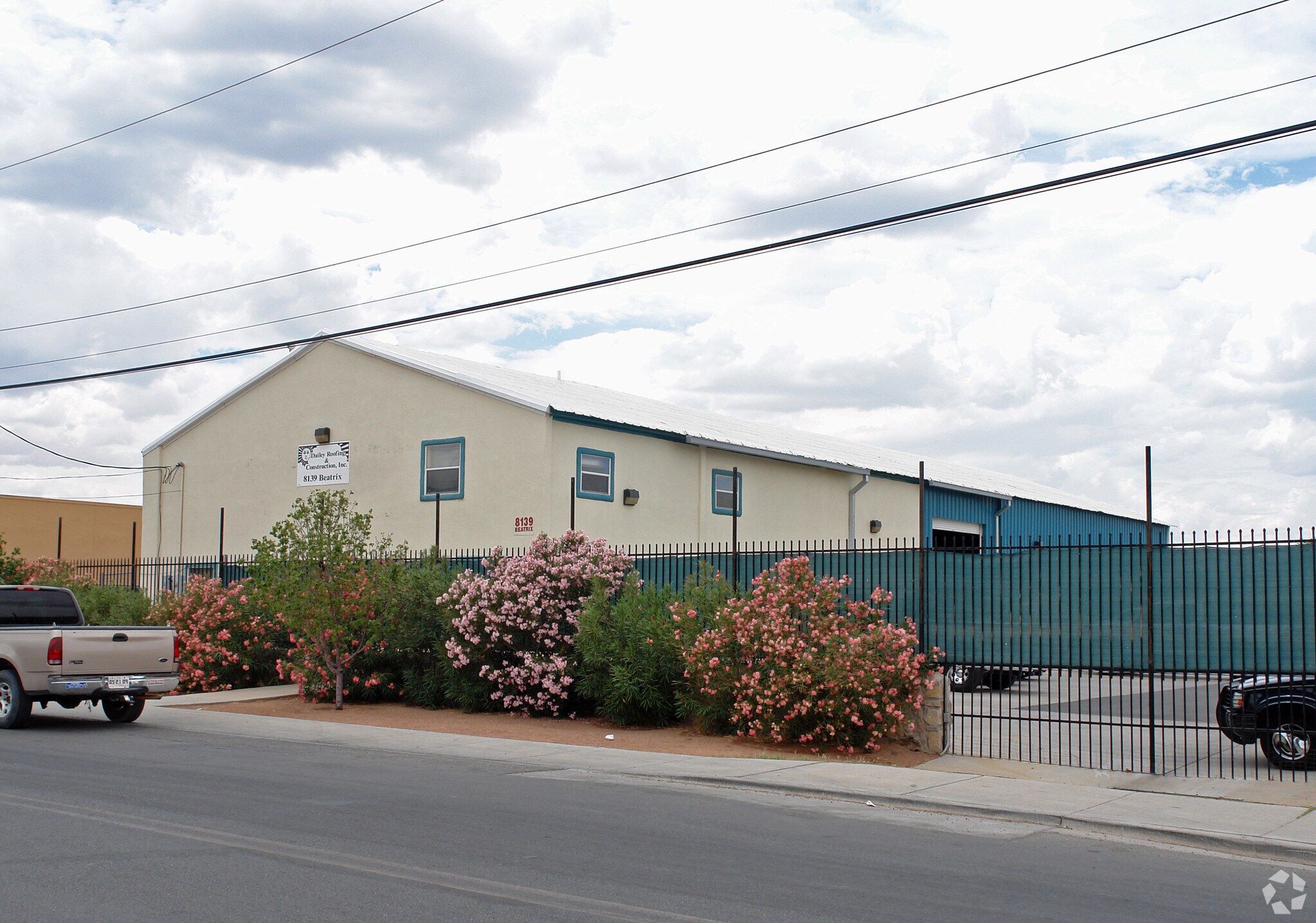 8139 Beatrix Ln, El Paso, TX à louer Photo principale– Image 1 sur 17