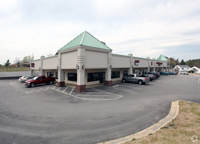 501-517 Lillington Hwy, Spring Lake, NC à louer - Photo principale – Image 1 sur 4