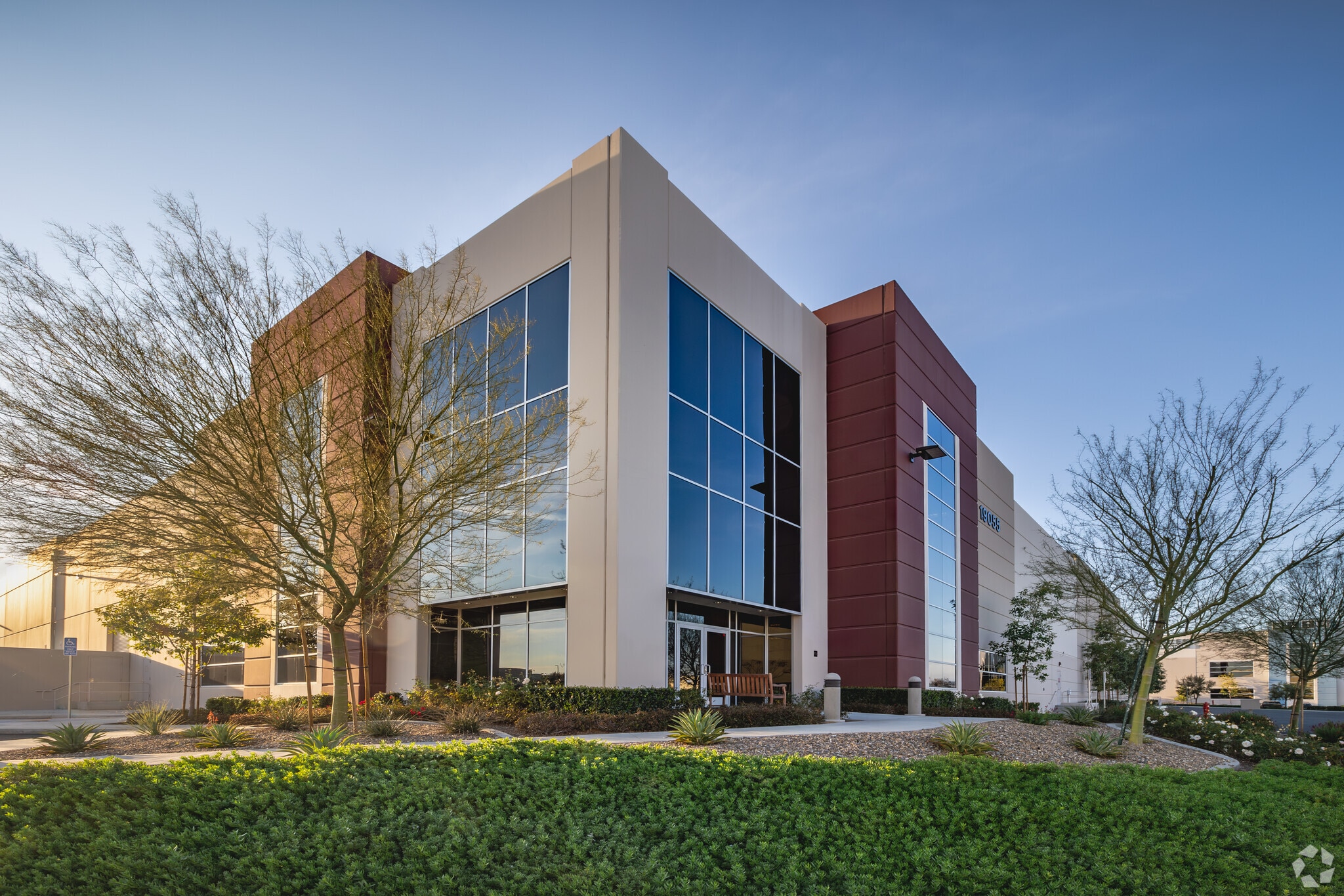 19055 Messenia Ln, Perris, CA à louer Photo principale– Image 1 sur 8