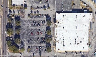 2323 NW 13th St, Gainesville, FL à louer Photo intérieure– Image 2 sur 2