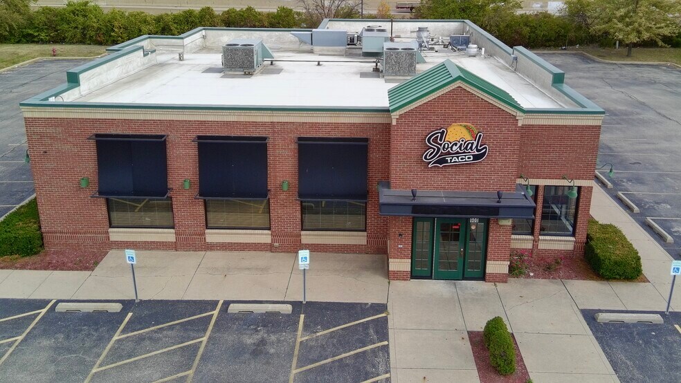 900 Riverside, East Peoria, IL à vendre - Photo de l’immeuble – Image 2 sur 18