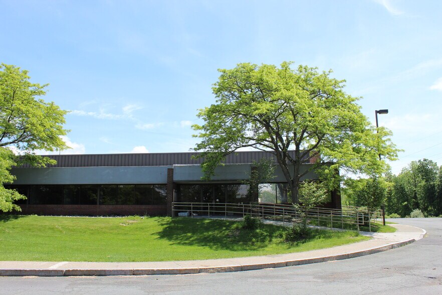 250 Jordan Rd, Troy, NY à louer - Photo de l’immeuble – Image 2 sur 4
