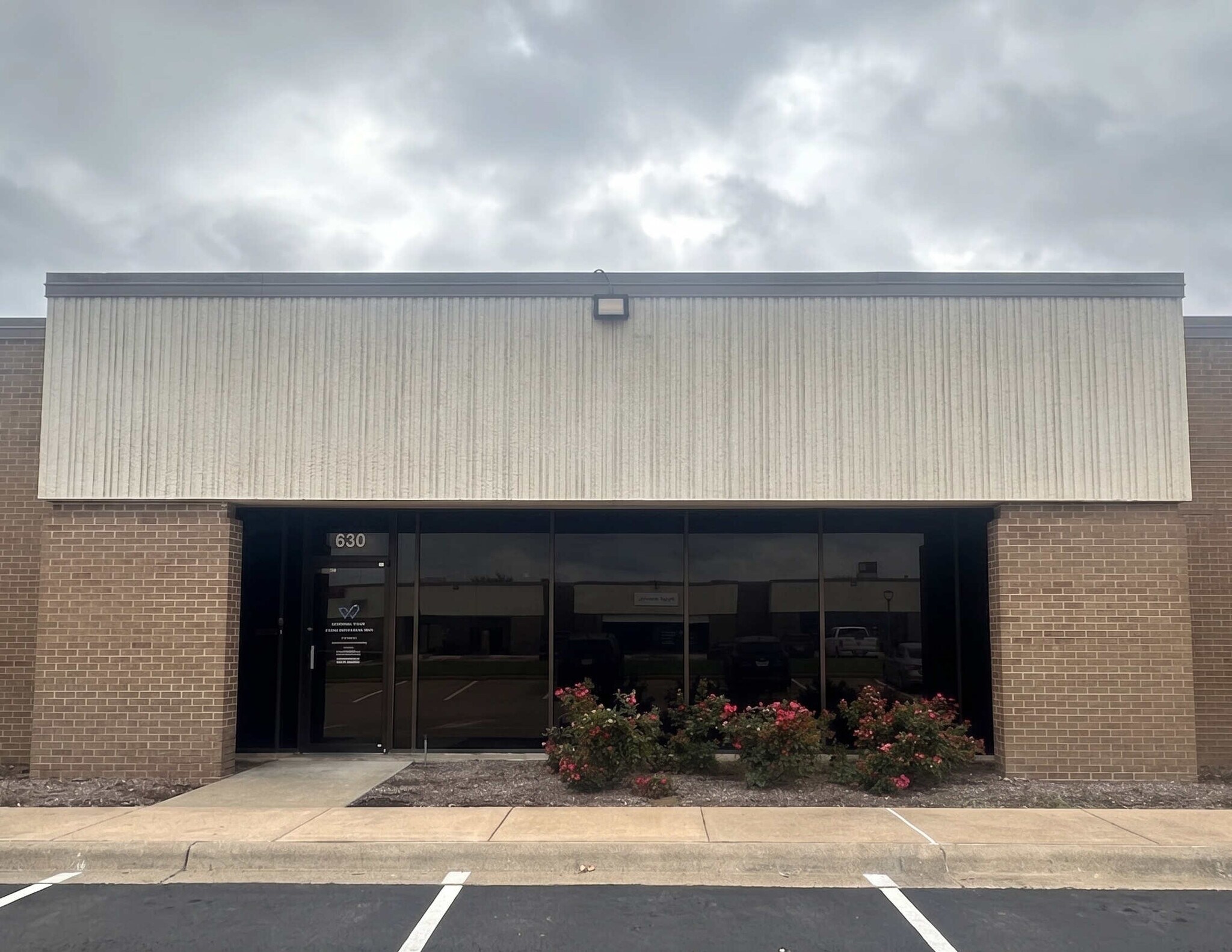 2309 Springlake Rd, Farmers Branch, TX à louer Photo de l’immeuble– Image 1 sur 7