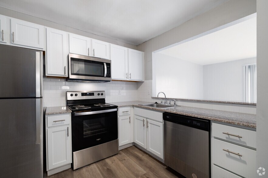7594 Watson Rd, Saint Louis, MO à vendre - Photo intérieure – Image 2 sur 11