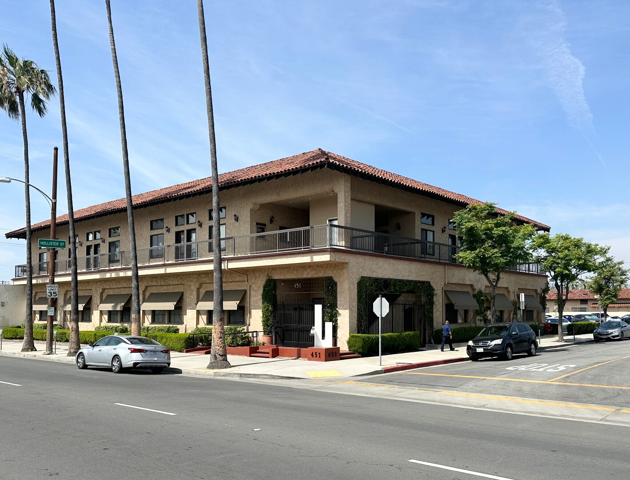 451 S Brand Blvd, San Fernando, CA à louer Photo de l’immeuble– Image 1 sur 7