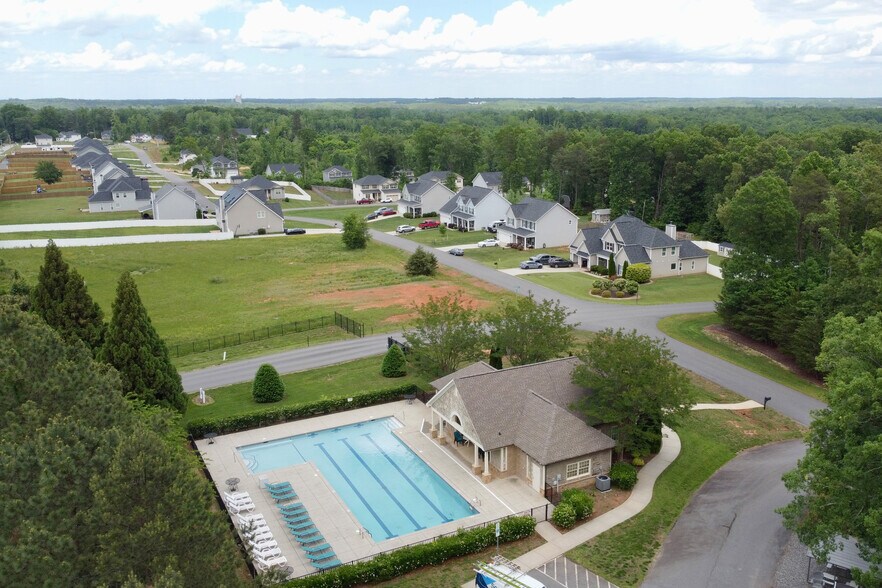 121 Mountain Island Dr, Statesville, NC à vendre - Photo principale – Image 1 sur 13