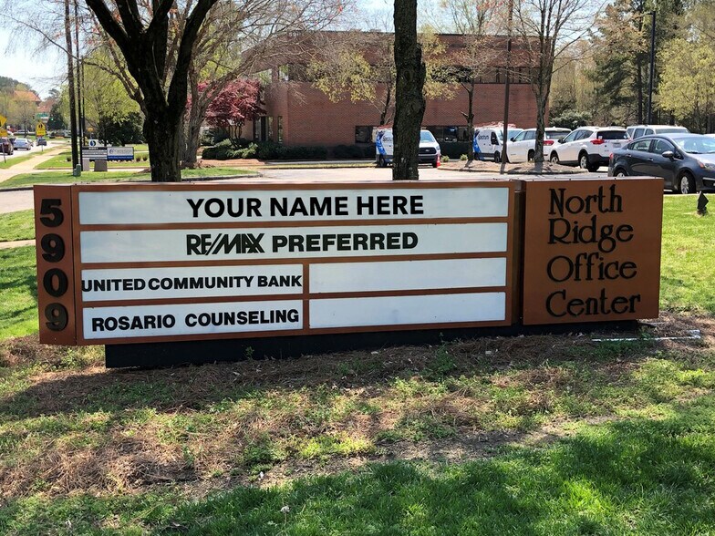 5909 Falls Of Neuse Rd, Raleigh, NC à louer - Photo de l’immeuble – Image 3 sur 4