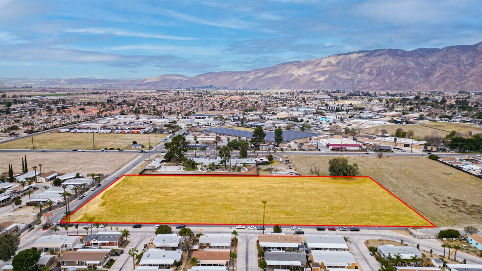 S Grand Ave, San Jacinto, CA à vendre - Aérien – Image 1 sur 13