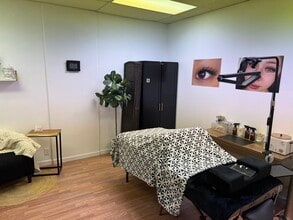 24303 Walnut St, Santa Clarita, CA à louer Photo intérieure– Image 1 sur 1