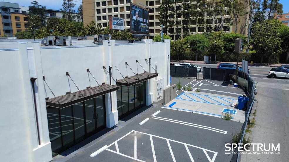 11002 Magnolia Blvd, North Hollywood, CA à louer - Photo de l’immeuble – Image 3 sur 12