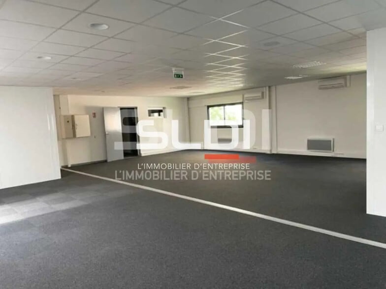 254 Rue Francis De Pressensé, Villeurbanne à louer - Photo de l’immeuble – Image 2 sur 8