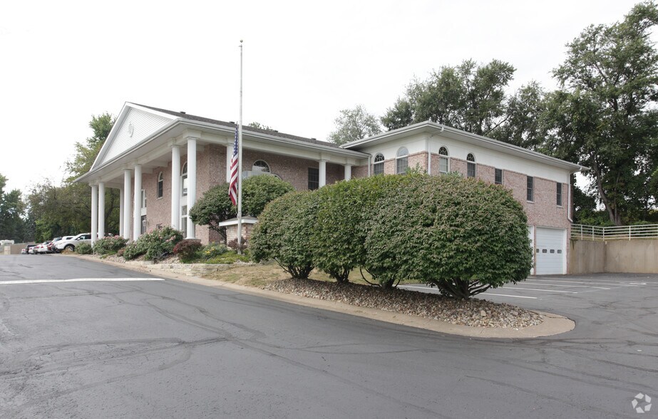 2705 Happy Joe Dr, Bettendorf, IA à vendre - Photo de l’immeuble – Image 3 sur 21