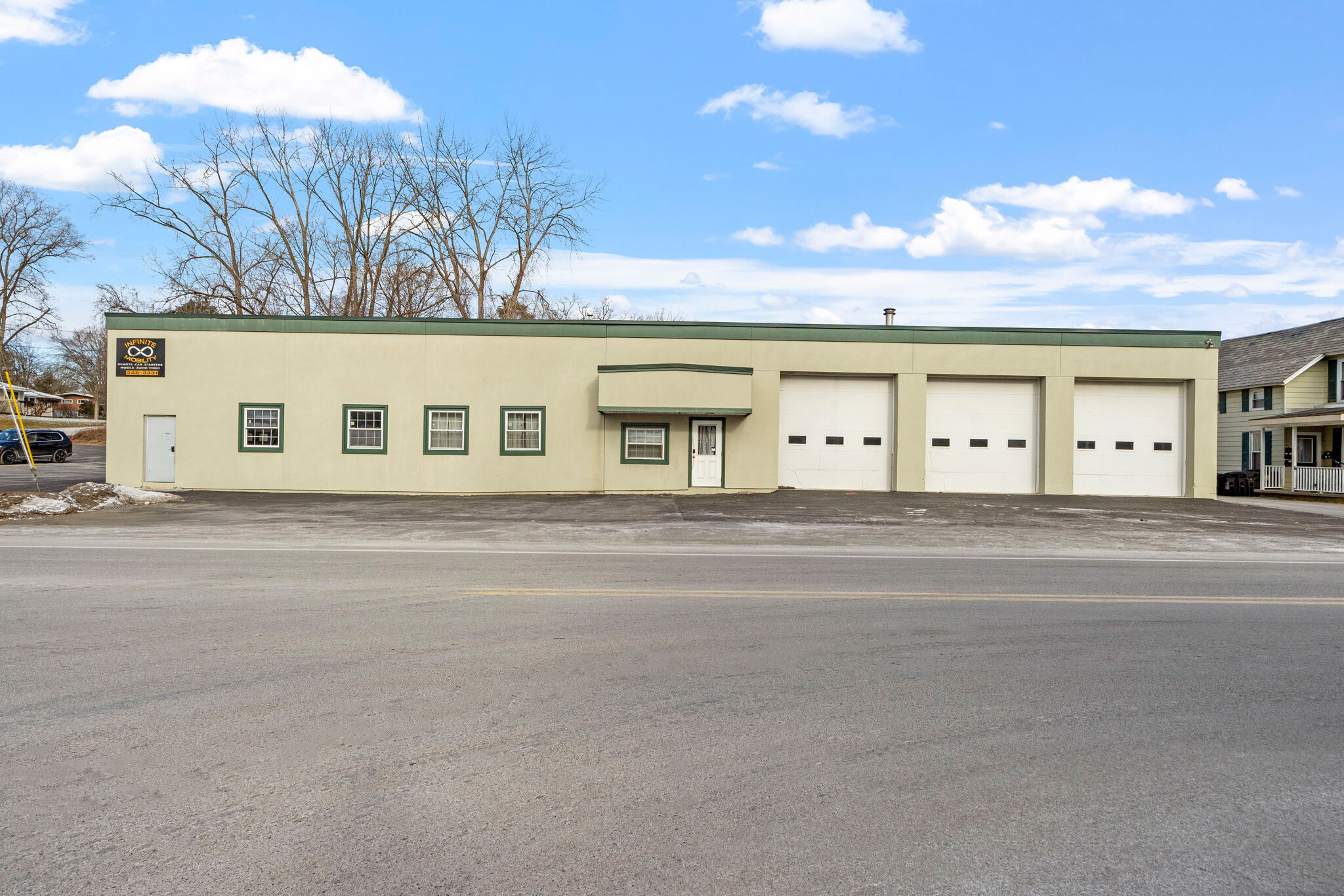 120 Dix Ave, Glens Falls, NY à louer Photo de l’immeuble– Image 1 sur 8