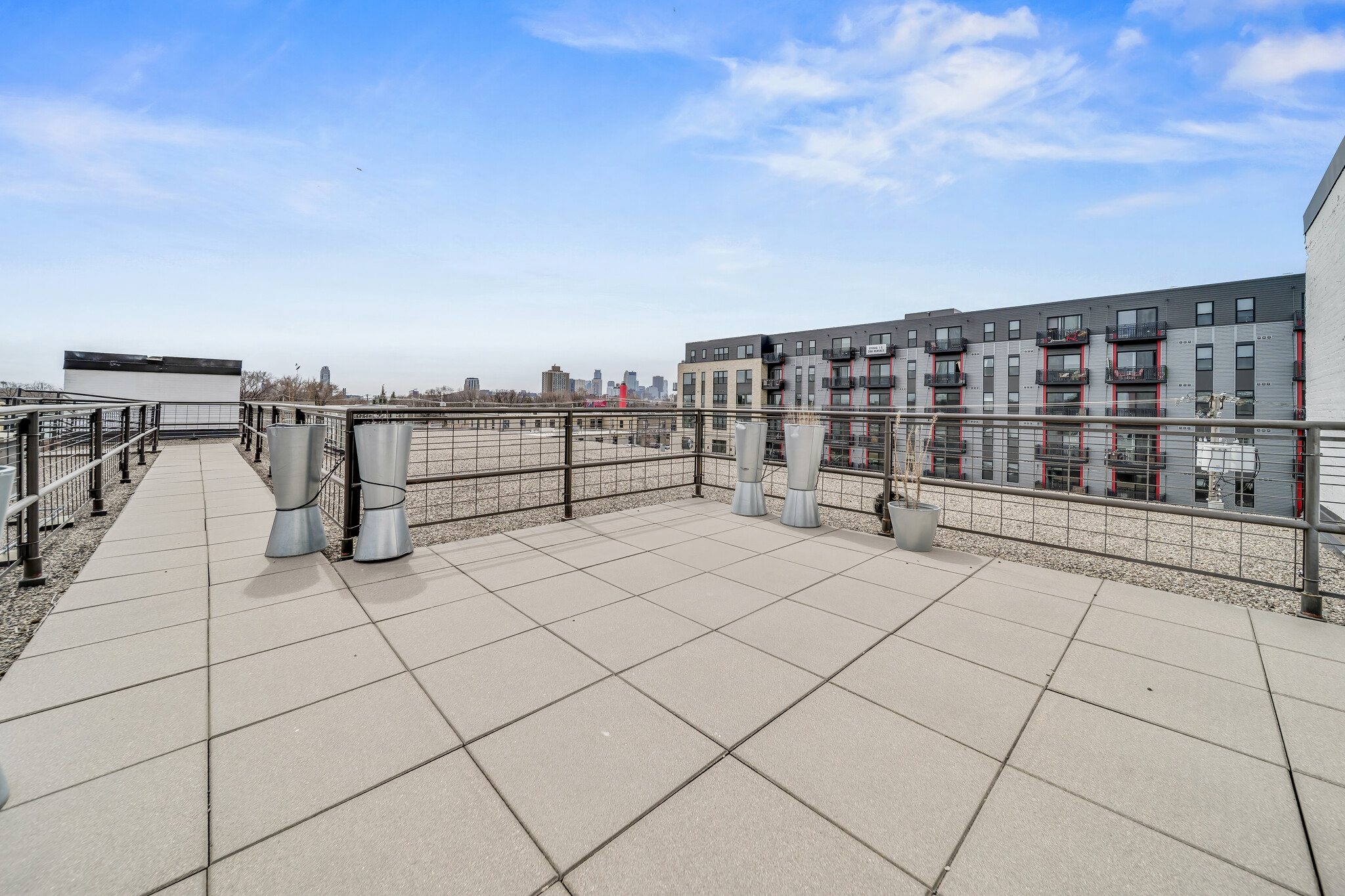 1331 NE Tyler St, Minneapolis, MN à louer Photo intérieure– Image 1 sur 15